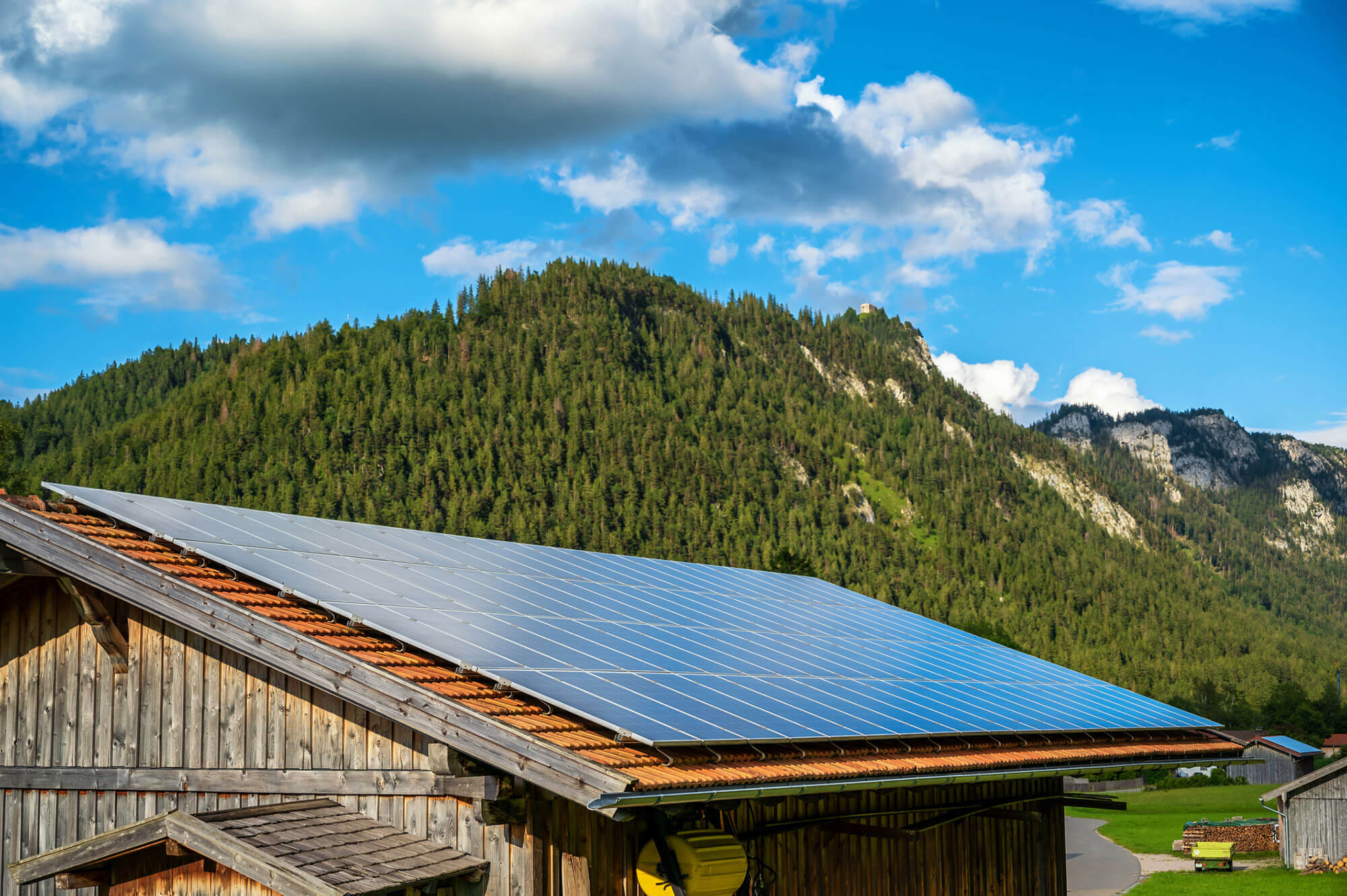 Energieautark: Solaranlage auf einem Stall
